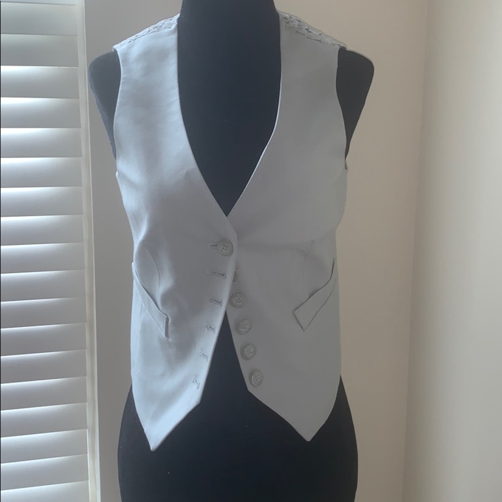 Super cute crop vest